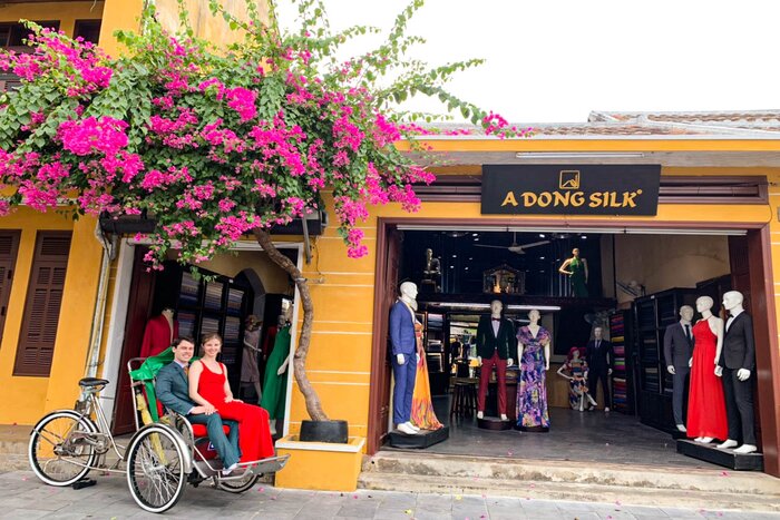 A Dong Silk, la meilleure boutique de souvenirs de Hoi An pour les touristes